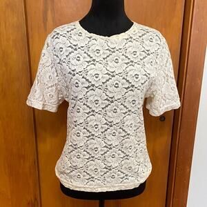 VTG Cream Floral Lace Blouse Stretch Nylon Short Sleeve Vintage Made USA P2P 18”